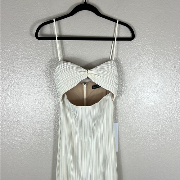 House of Harlow 1960 x REVOLVE Tyler Pleated Gown in Ivory - Picture 5 of 12